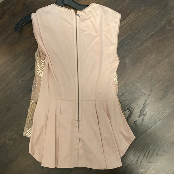 Matching hi- low sleevesless sequin top. - Picture 3 of 3